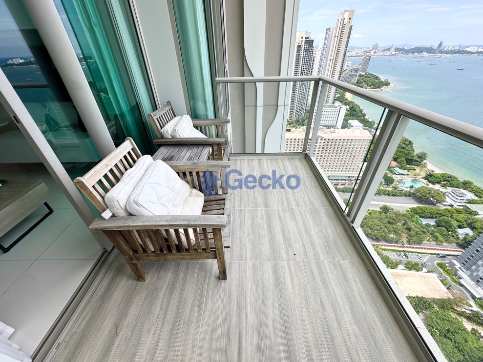 1 Bedroom Condo in The Riviera Wong Amat Beach Wongamat C012565 (Photo 2)