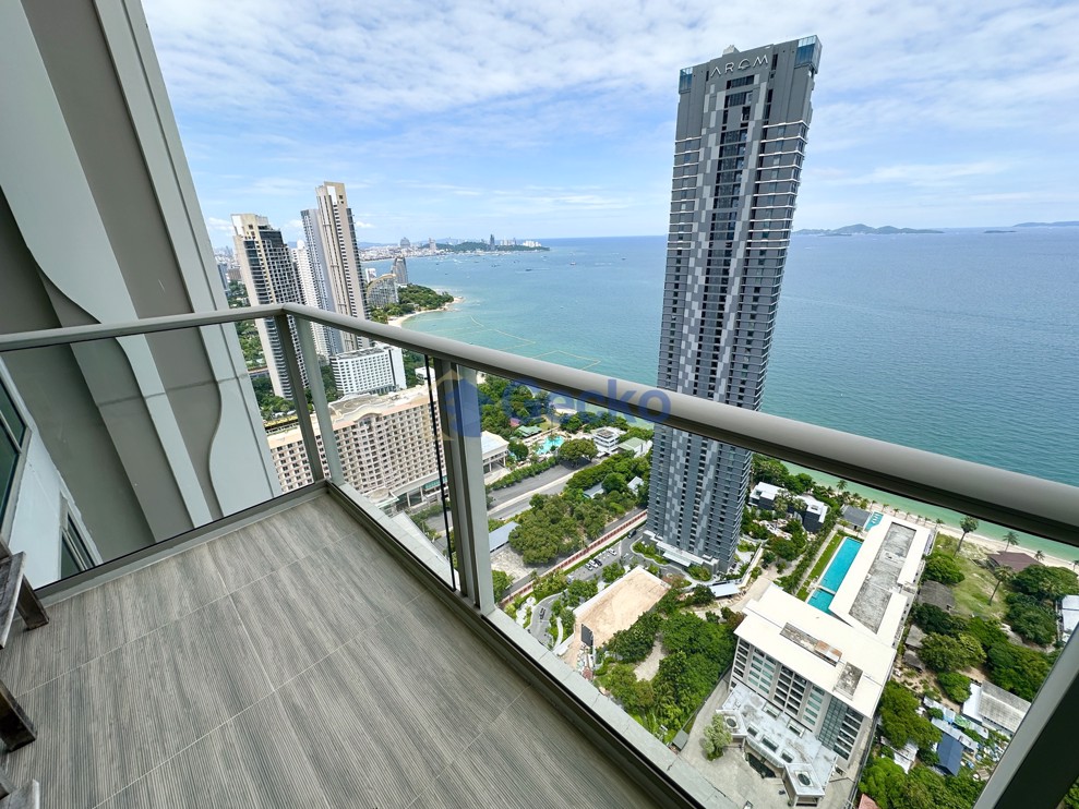 1 Bedroom Condo in The Riviera Wong Amat Beach Wongamat C012565 (Photo 4)