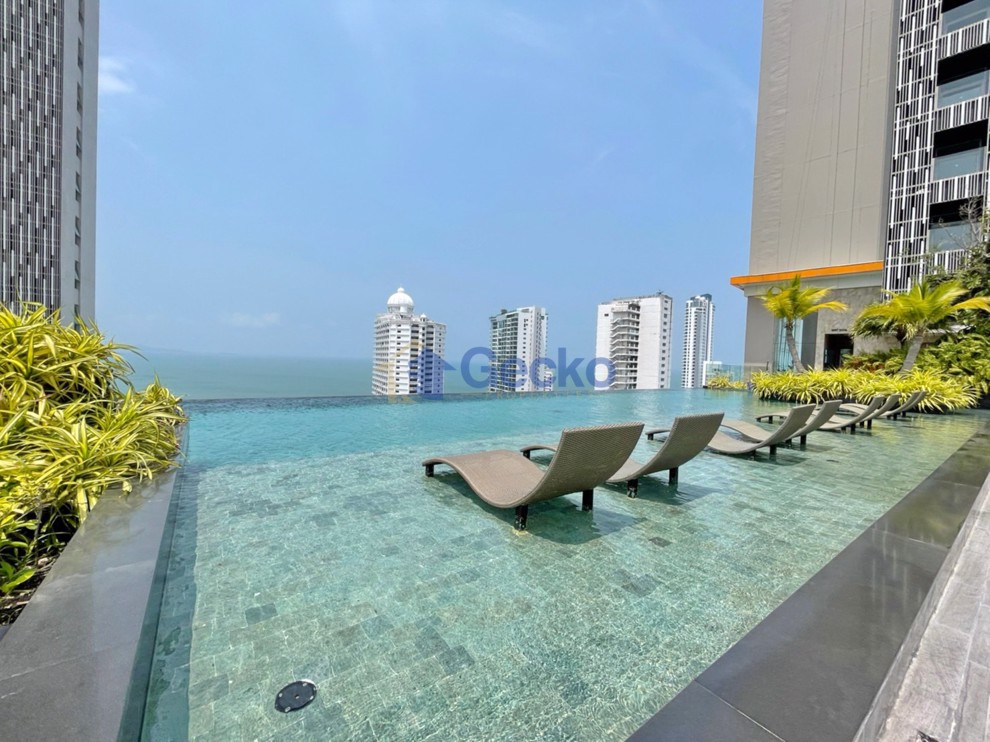 1 Bedroom Condo in The Riviera Wong Amat Beach Wongamat C012567 (Photo 1)