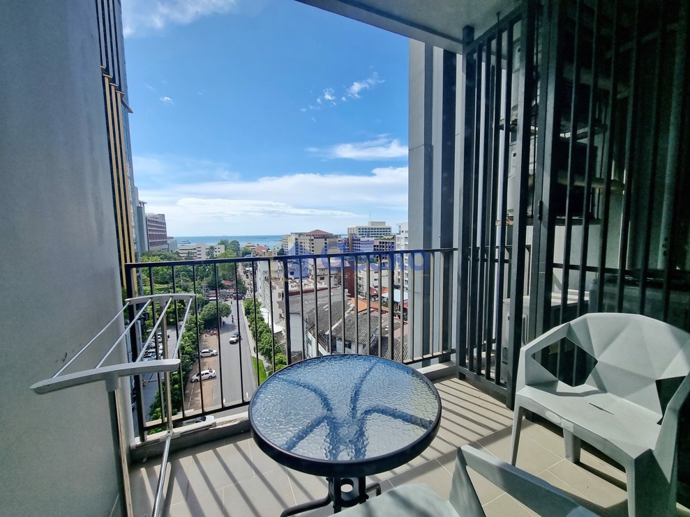 2 Bedrooms Condo in The Base Central Pattaya C012568 (Photo 2)