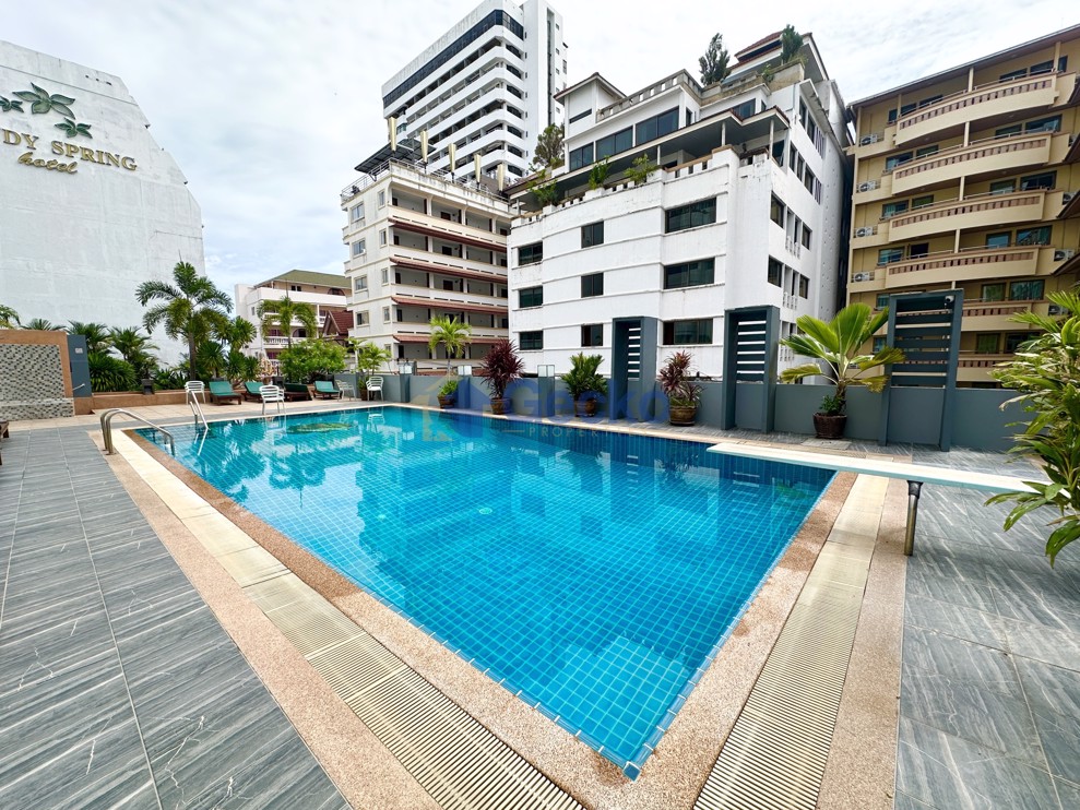 Studio Condo in Pattaya Beach Condo Central Pattaya C012569 (Photo 1)