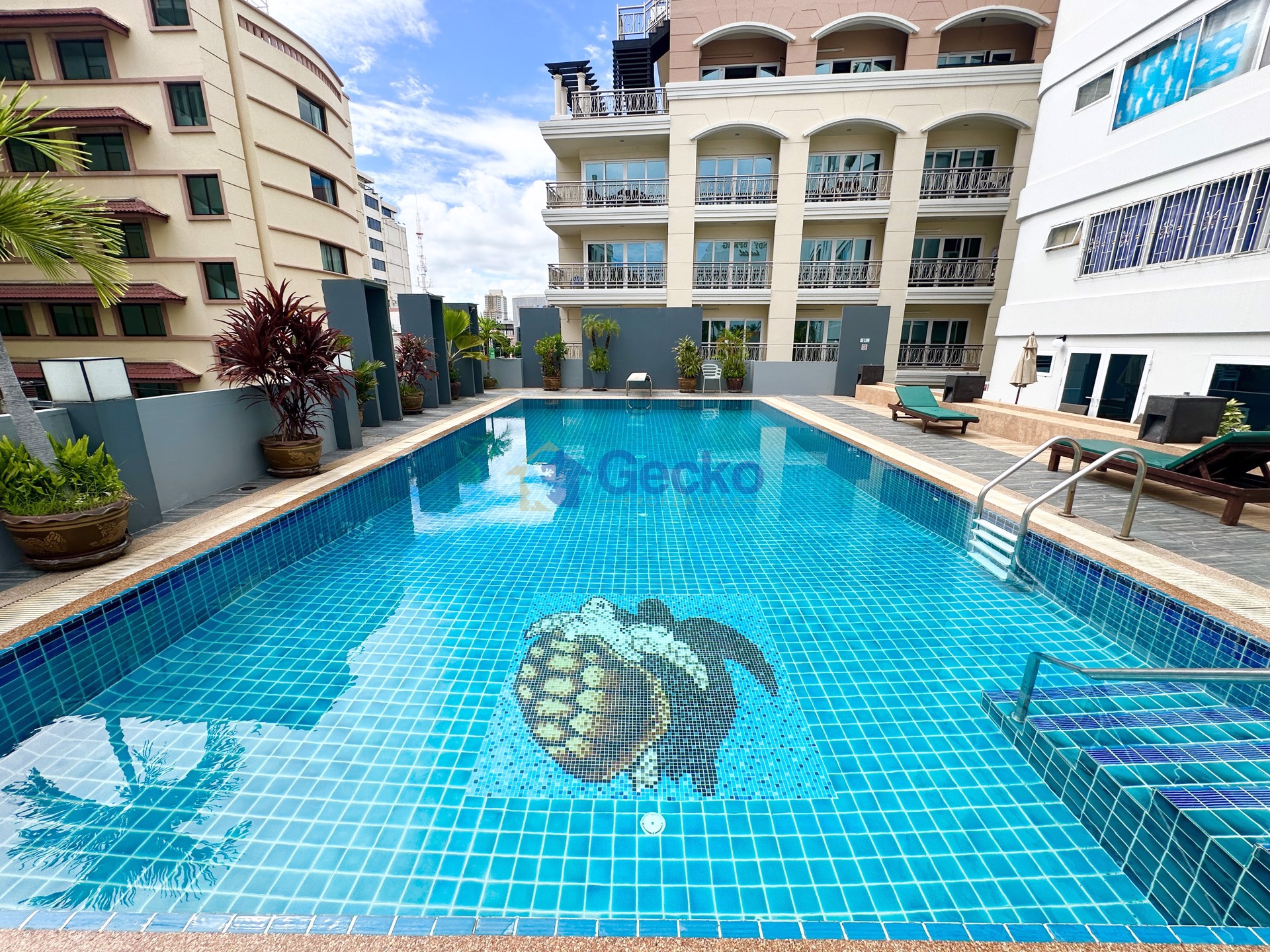 Studio Condo in Pattaya Beach Condo Central Pattaya C012570