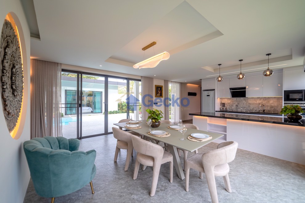 4 Bedrooms House  East Pattaya H012574 (Photo 3)