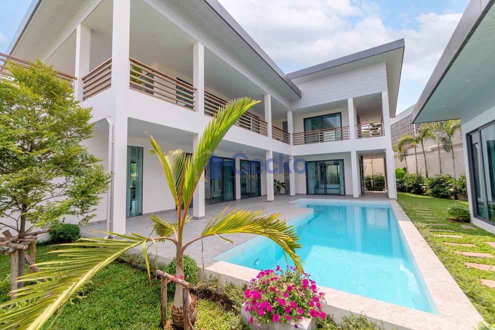 4 Bedrooms House  East Pattaya H012574 (Cover Photo)