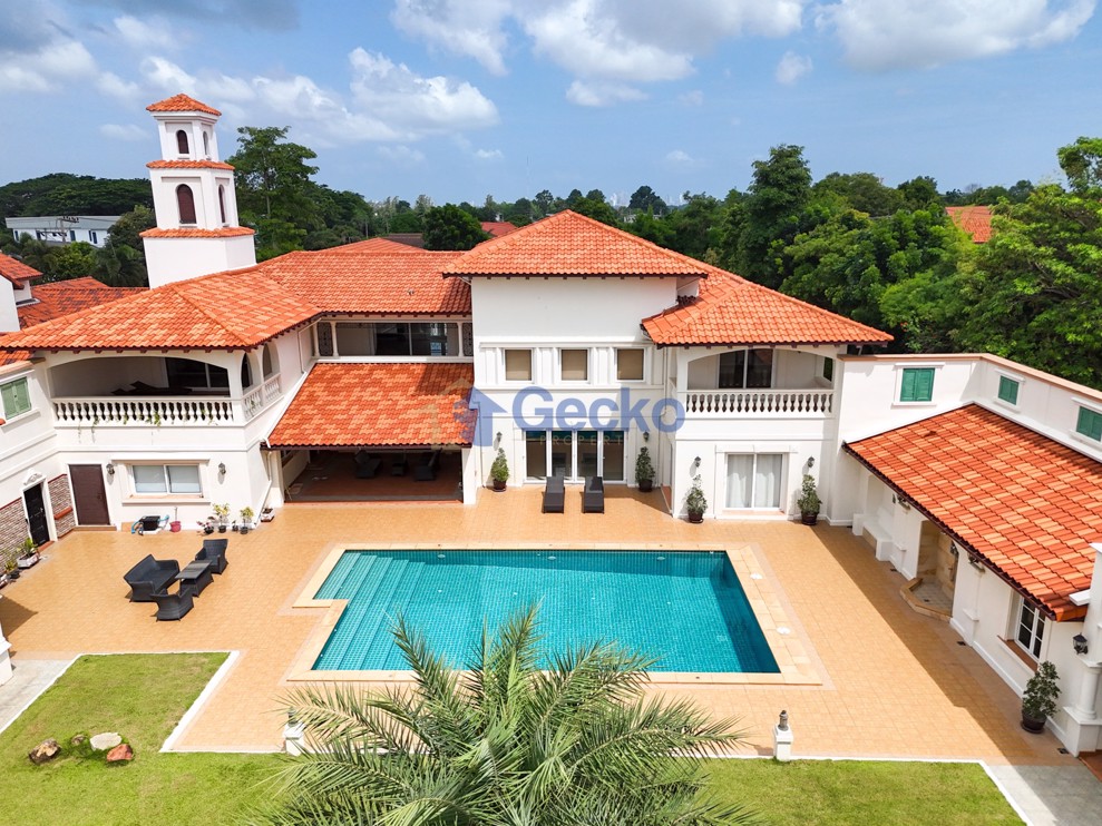 6 Bedrooms House  East Pattaya H012576 (Cover Photo)