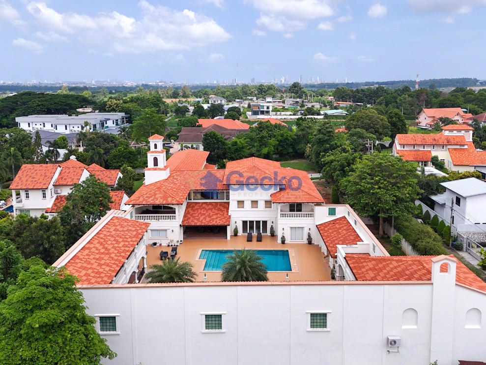 6 Bedrooms House  East Pattaya H012576 (Photo 3)