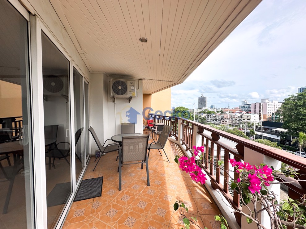 1 Bedroom Condo in Royal Hill Jomtien C012590 (Photo 1)