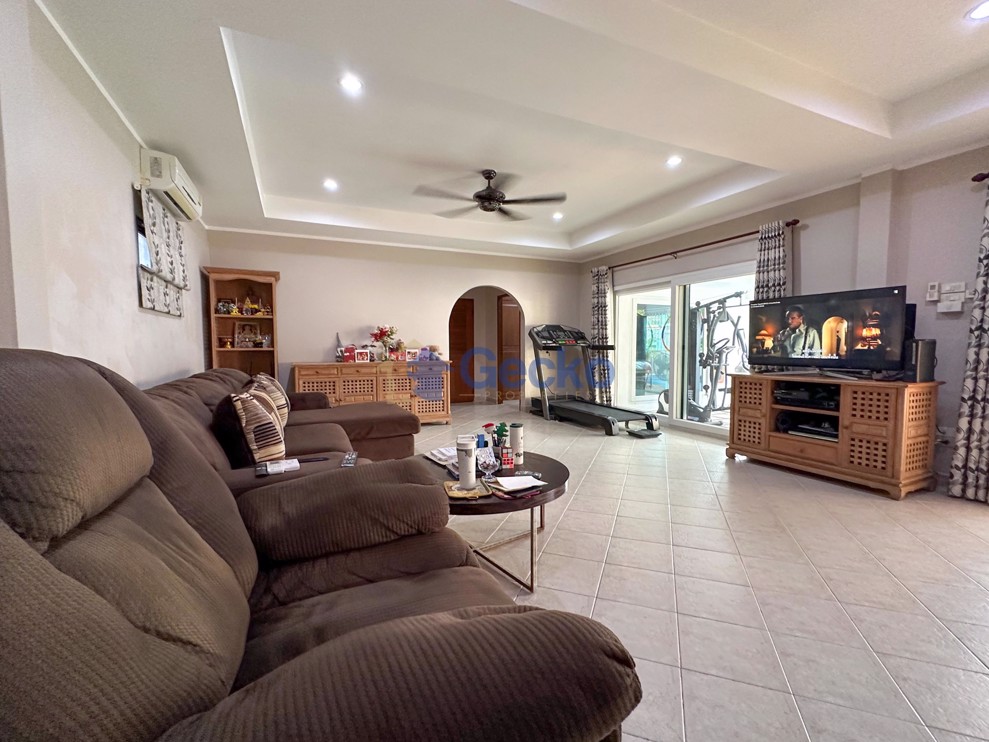 4 ห้องนอน บ้าน in Nirvana Pool 2  พัทยาตะวันออก H012592 (Photo 2)