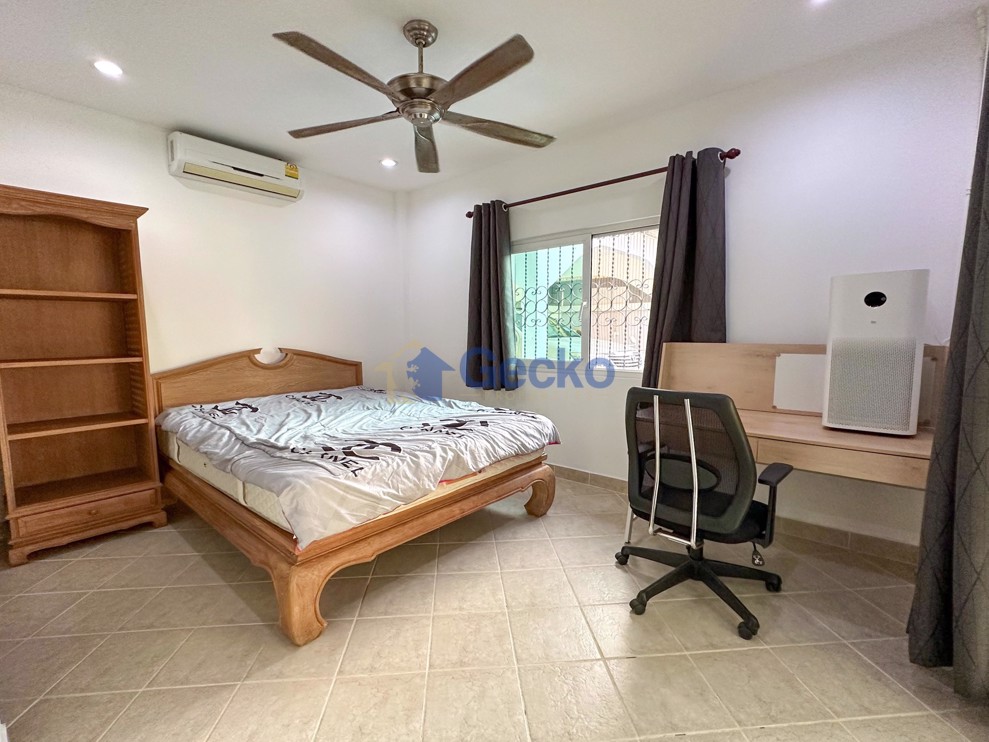 4 ห้องนอน บ้าน in Nirvana Pool 2  พัทยาตะวันออก H012592 (Photo 3)