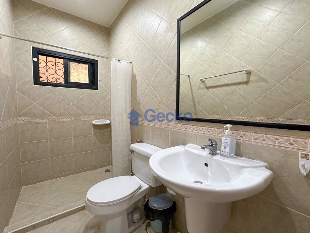 4 ห้องนอน บ้าน in Nirvana Pool 2  พัทยาตะวันออก H012592 (Photo 4)