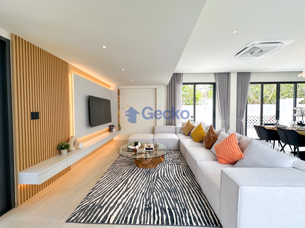 5 ห้องนอน บ้าน in Paradise Villa 3  พัทยาตะวันออก H012593 (Photo 2)