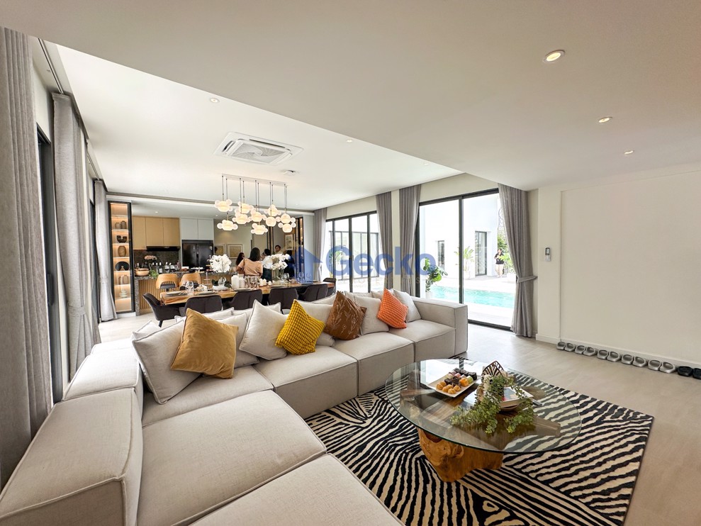 5 ห้องนอน บ้าน in Paradise Villa 3  พัทยาตะวันออก H012593 (Photo 3)