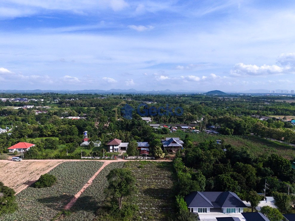 ที่ดิน available in พัทยาตะวันออก L010118 (Photo 4)