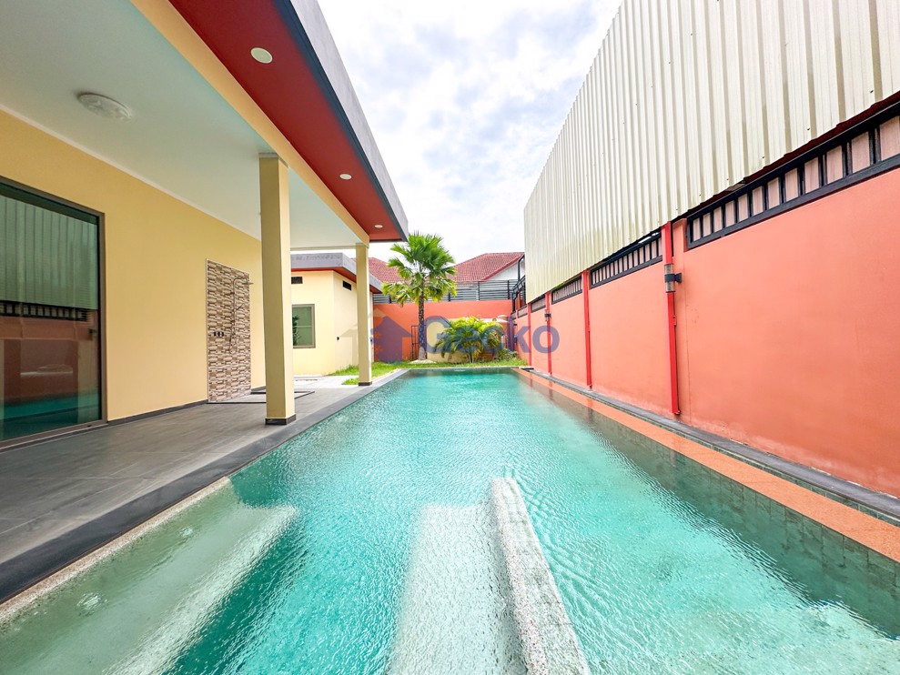 5 Bedrooms House  East Pattaya H012605 (Photo 1)