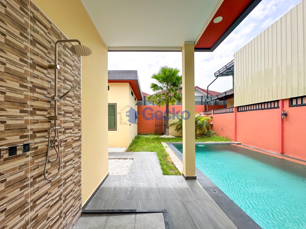 5 Bedrooms House  East Pattaya H012605 (Photo 2)