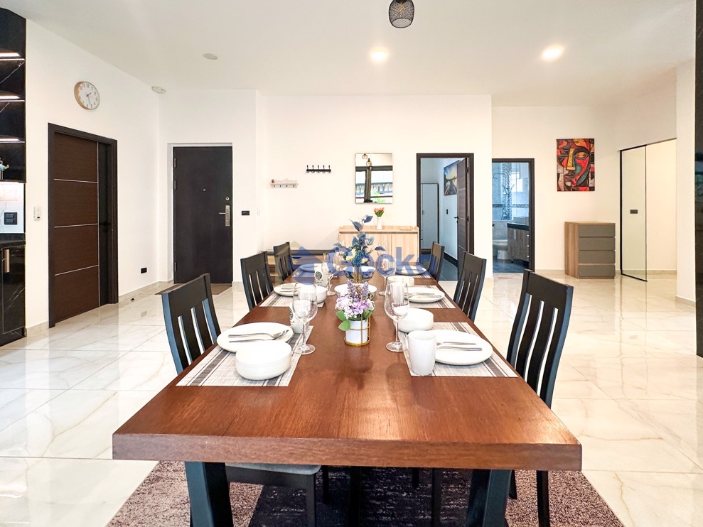 5 Bedrooms House  East Pattaya H012605 (Photo 4)