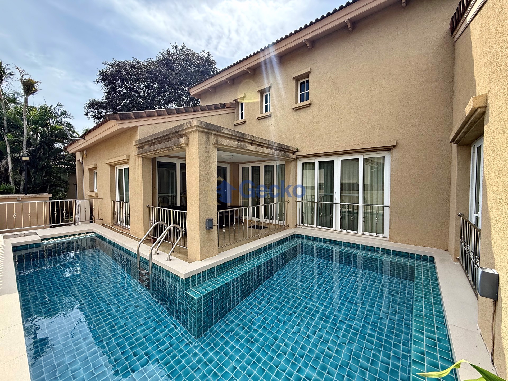 4 Bedrooms House in Silk Road Place  East Pattaya H012609