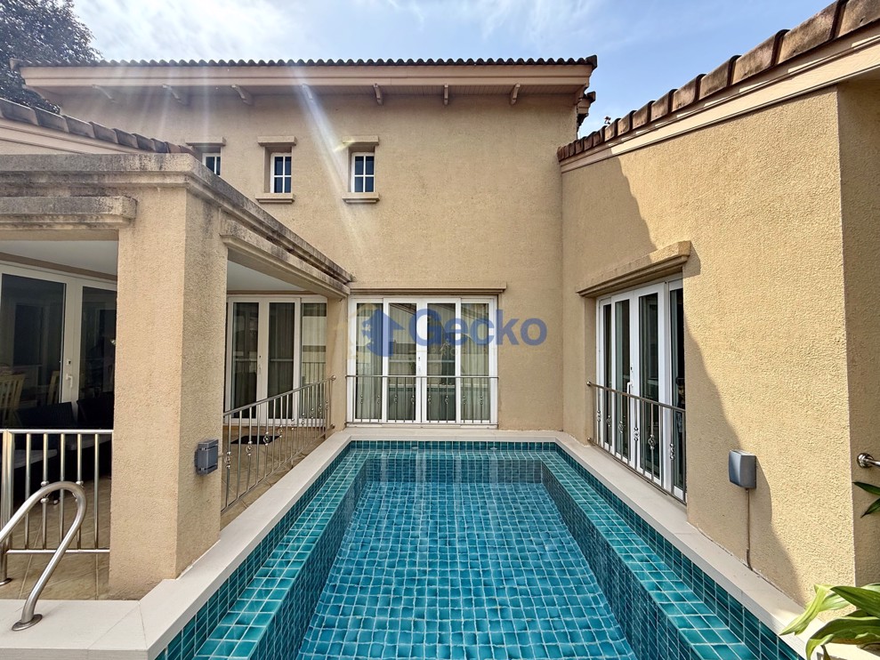 4 Bedrooms House in Silk Road Place  East Pattaya H012609 (Photo 1)