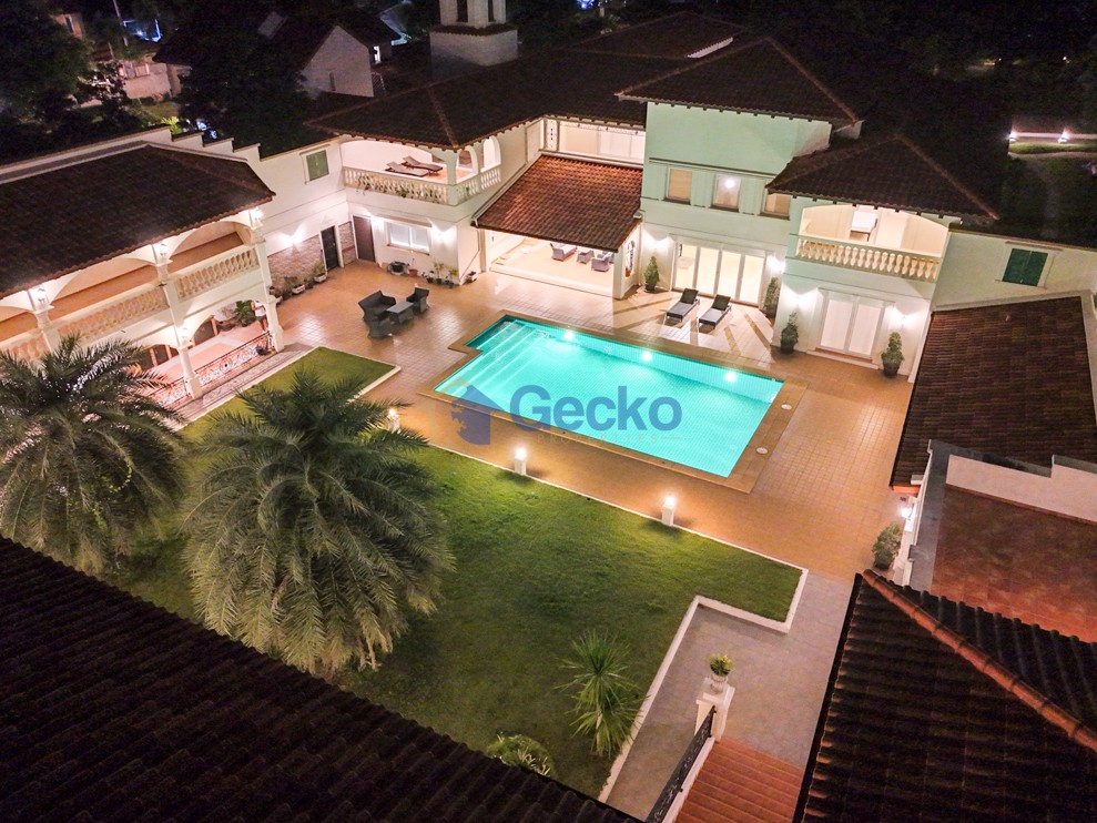 6 Bedrooms House  East Pattaya H012576 (Photo 1)