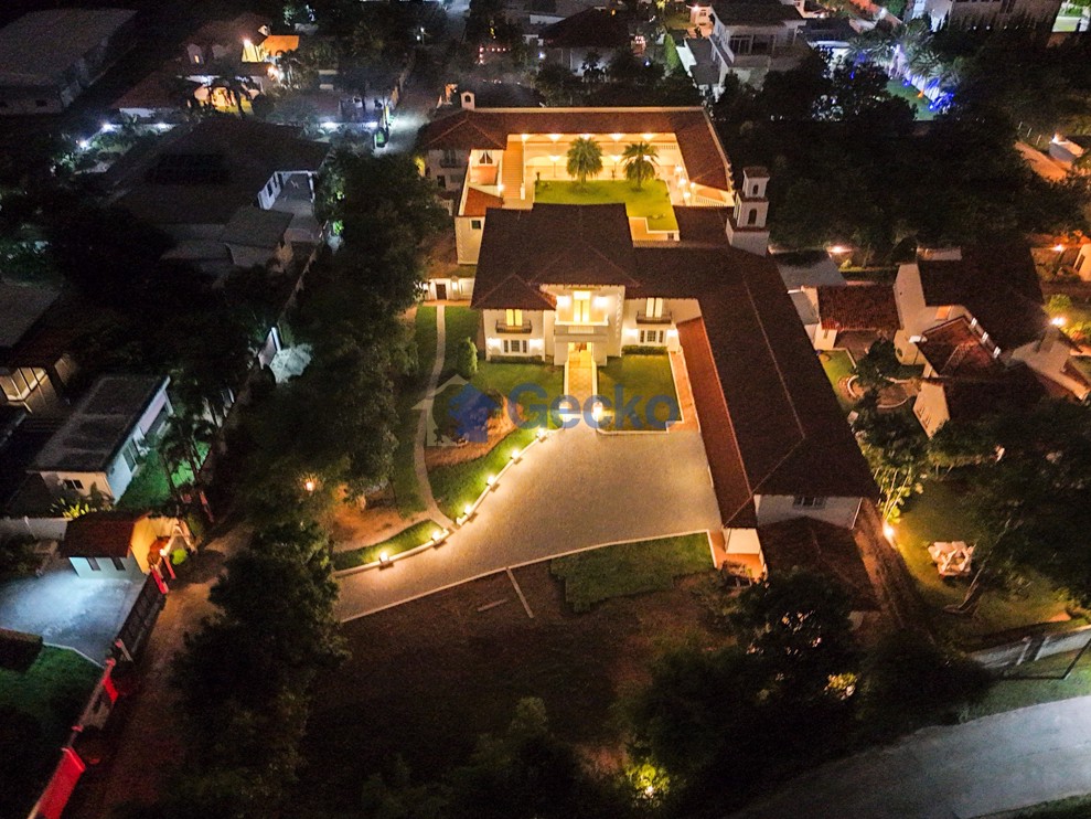 6 Bedrooms House  East Pattaya H012576 (Photo 4)