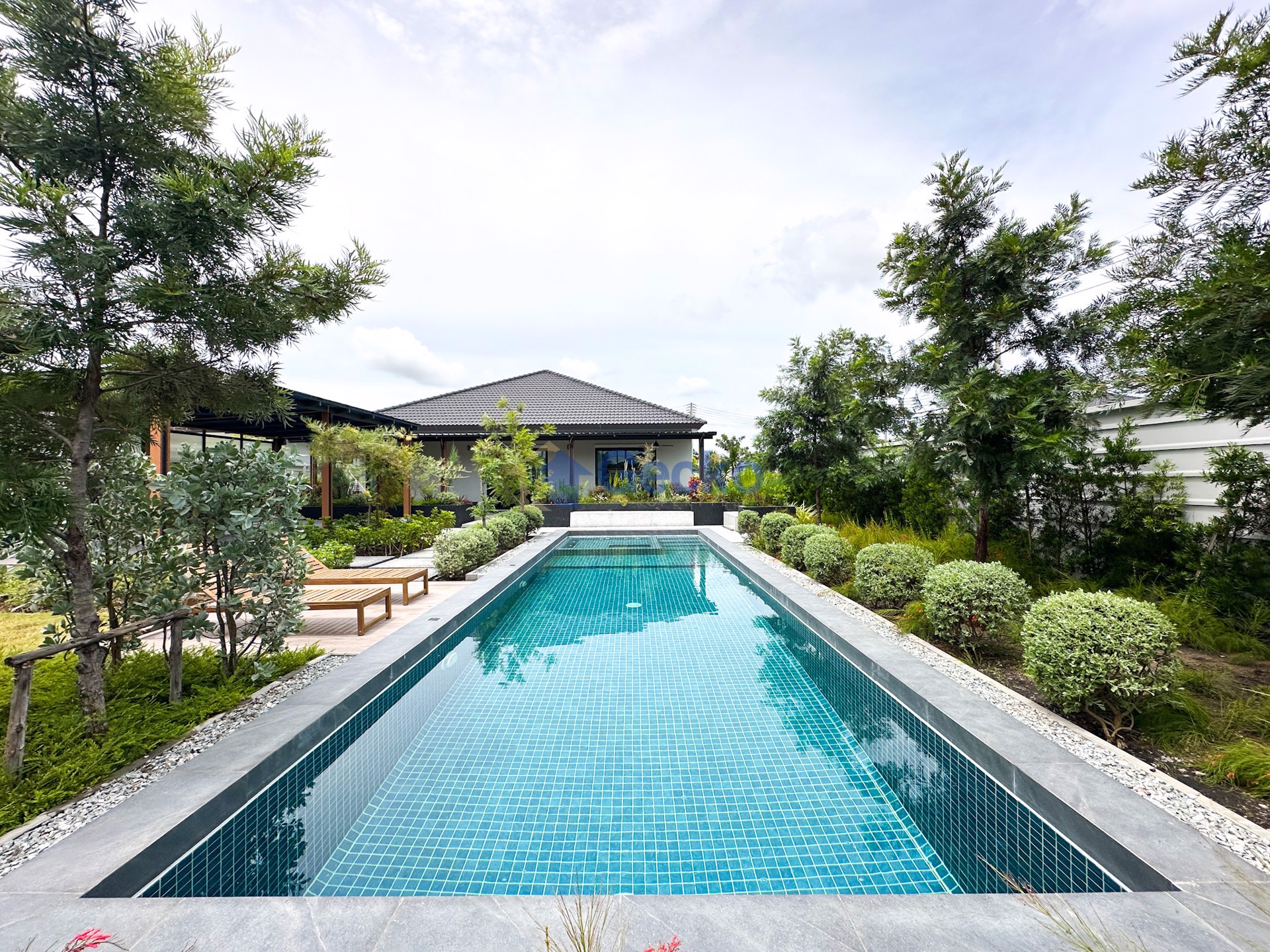 3 Bedrooms House in Panalee Banna  Huay Yai H012613