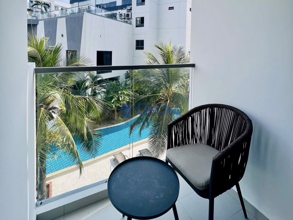 1 Bedroom Condo in Arcadia Beach Resort South Pattaya C012617 (Photo 1)