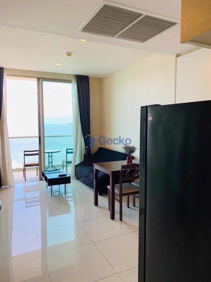 1 Bedroom Condo in The Riviera Wong Amat Beach Wongamat C012627 (Photo 4)