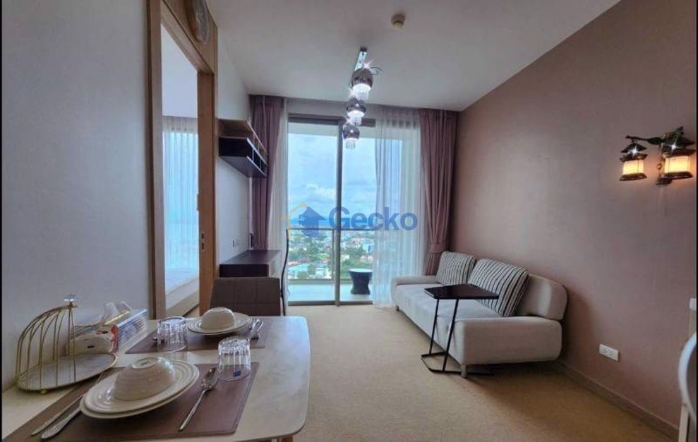 1 Bedroom Condo in The Riviera Wong Amat Beach Wongamat C012644 (Photo 1)