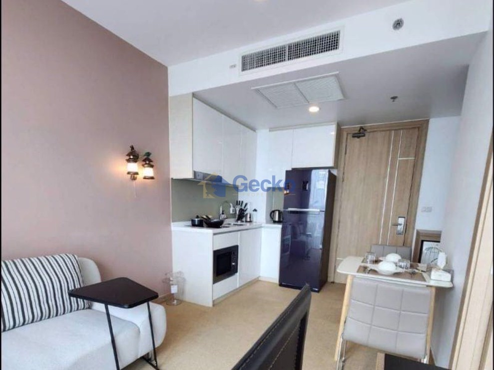 1 Bedroom Condo in The Riviera Wong Amat Beach Wongamat C012644 (Photo 2)