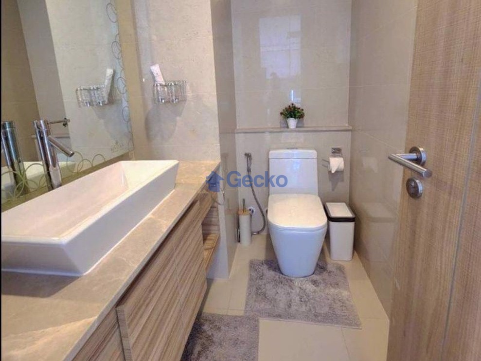1 Bedroom Condo in The Riviera Wong Amat Beach Wongamat C012644 (Photo 4)