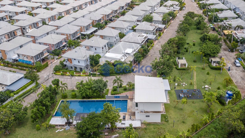 3 Bedrooms House in Patta Village  East Pattaya H008043 (Photo 2)