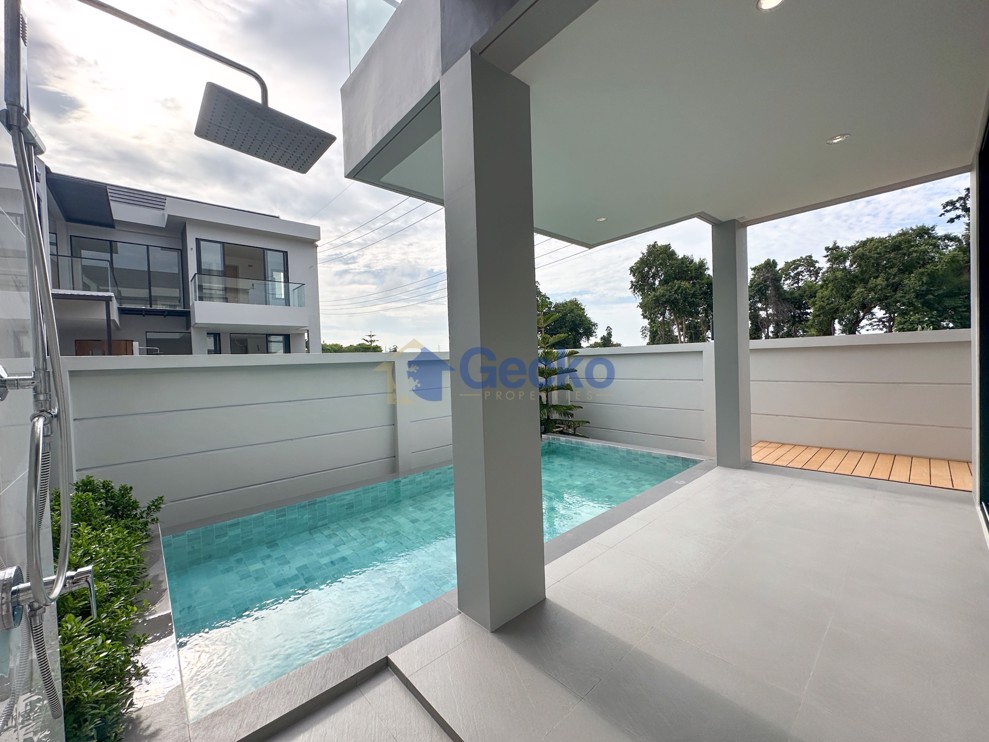 4 Bedrooms House in Cherliz Pool Villa Pattaya  East Pattaya H012647 (Photo 2)