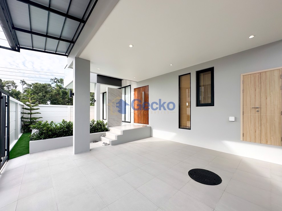 4 Bedrooms House in Cherliz Pool Villa Pattaya  East Pattaya H012647 (Photo 3)
