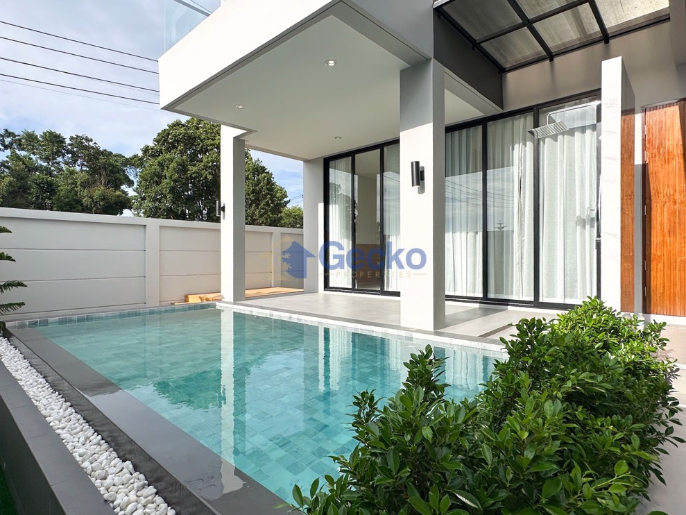4 Bedrooms House in Cherliz Pool Villa Pattaya  East Pattaya H012647 (Cover Photo)