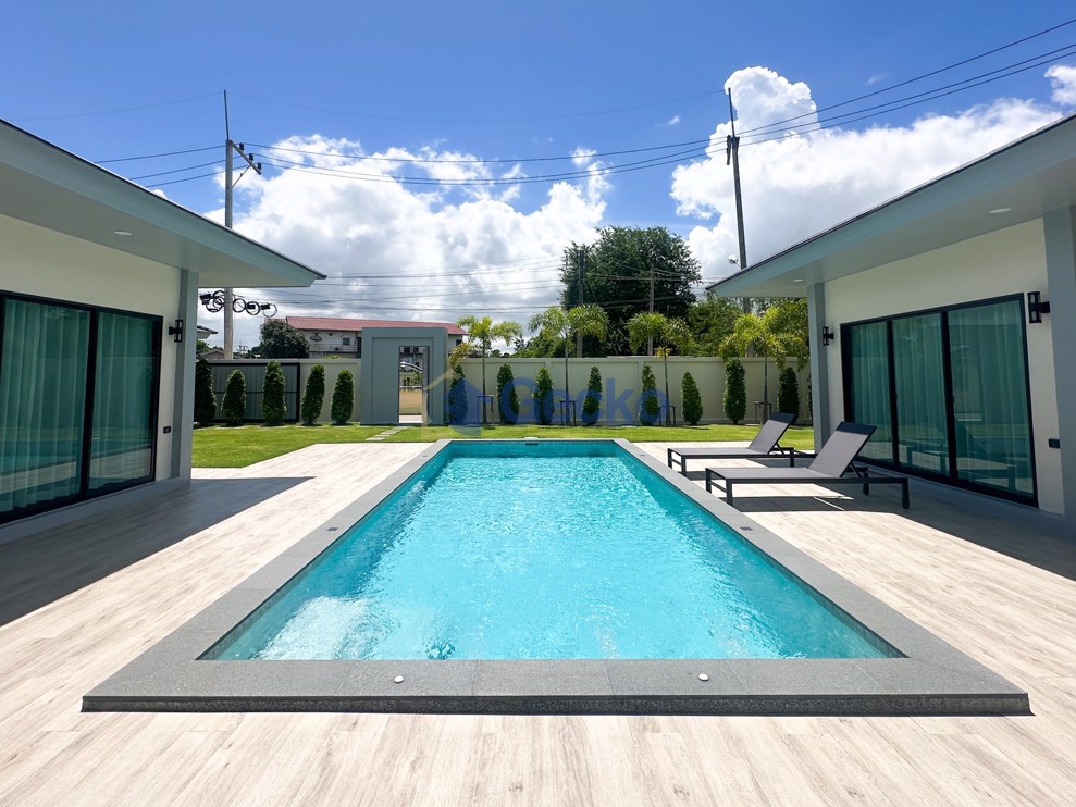 4 Bedrooms House  Huay Yai H011980 (Cover Photo)
