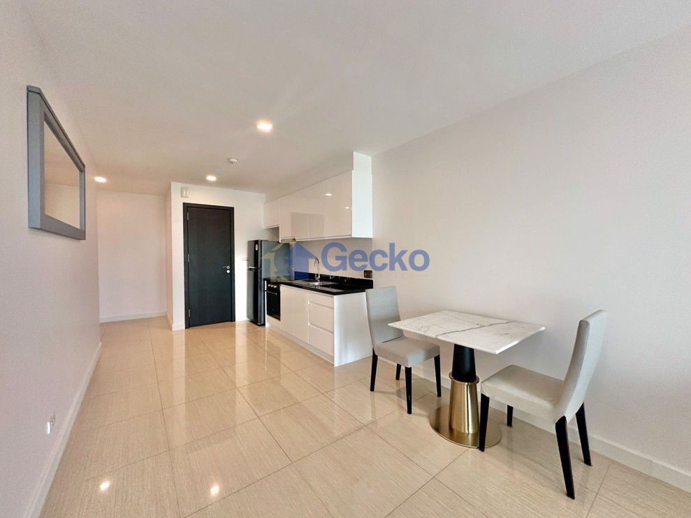 1 Bedroom Condo in The Elegance Pratumnak C012654 (Photo 3)