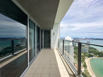 3 Bedrooms Condo in Northpoint Wongamat C012657