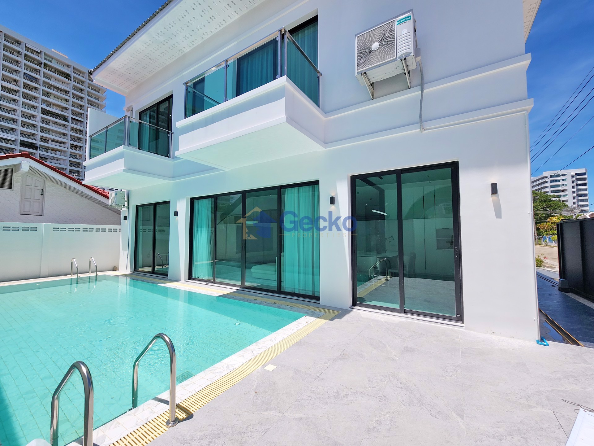 5 Bedrooms House in Jomtien Condotel  Jomtien H012260