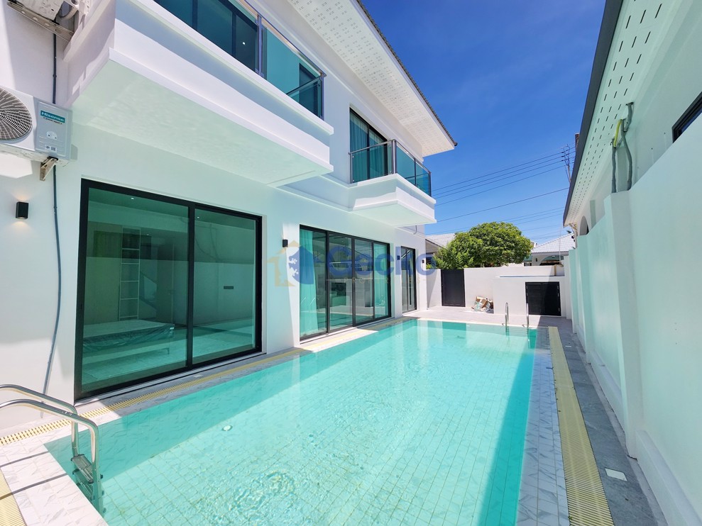 5 Bedrooms House in Jomtien Condotel  Jomtien H012260 (Photo 1)