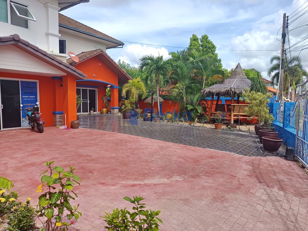 5 Bedrooms House  East Pattaya H012675 (Photo 4)