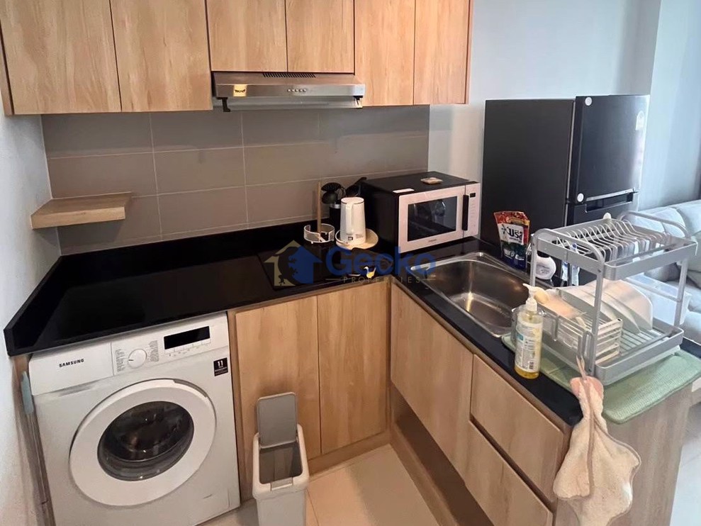 1 Bedroom Condo in Infiniti Condominium East Pattaya C012681 (Photo 1)