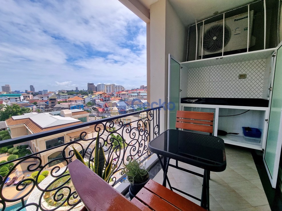 Studio Condo in LK Legend Central Pattaya C012689 (Photo 1)