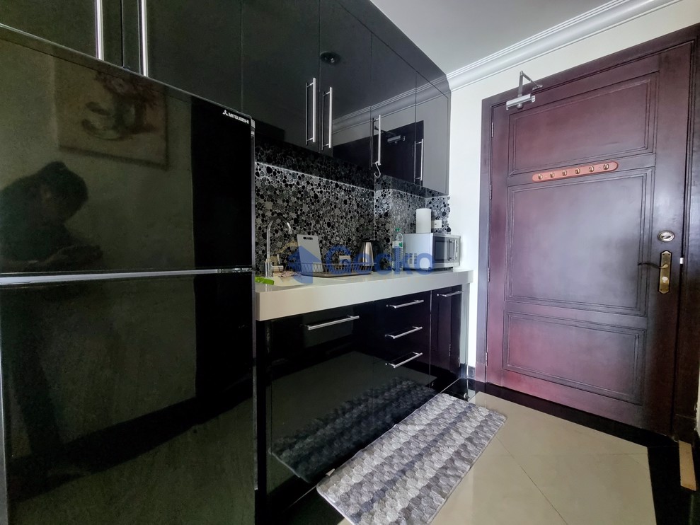 Studio Condo in LK Legend Central Pattaya C012689 (Photo 4)