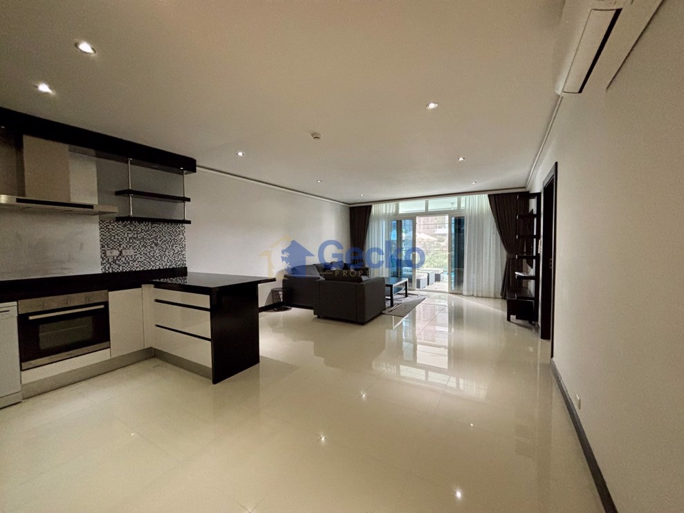 2 Bedrooms Condo in Siam Royal Ocean View Pratumnak C012700 (Photo 2)