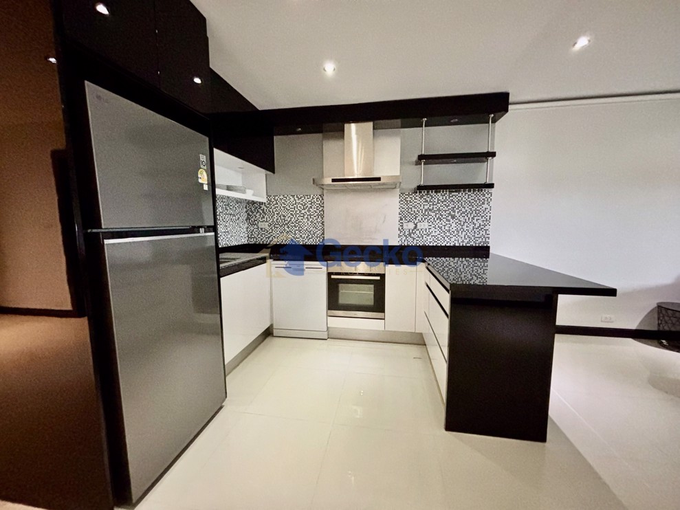 2 Bedrooms Condo in Siam Royal Ocean View Pratumnak C012700 (Photo 4)