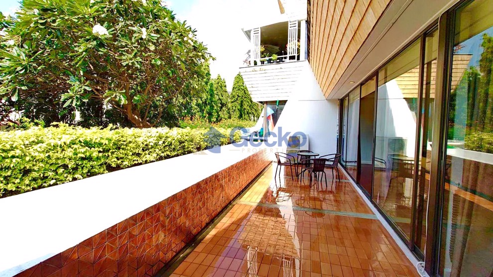 2 Bedrooms Condo in Panchalae Jomtien C012703 (Photo 1)