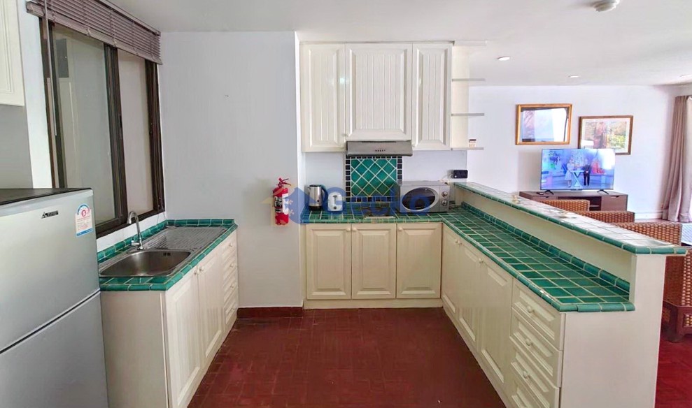 2 Bedrooms Condo in Panchalae Jomtien C012703 (Photo 4)