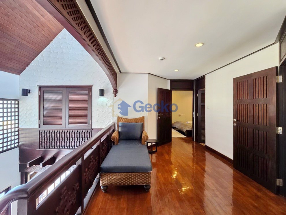 3 Bedrooms Condo in Panchalae Jomtien C012704 (Photo 4)