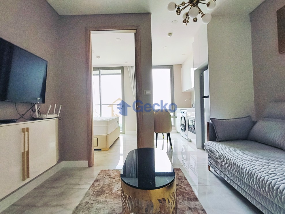 1 Bedroom Condo in Copacabana Beach Jomtien C012715 (Photo 1)
