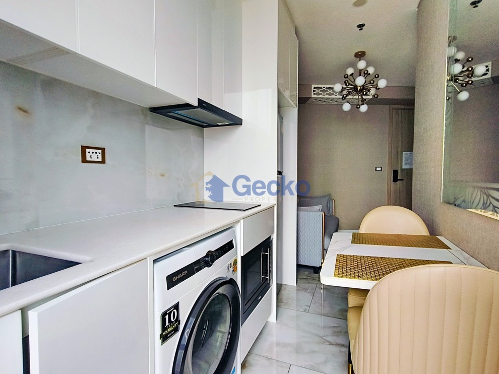 1 Bedroom Condo in Copacabana Beach Jomtien C012715 (Photo 4)